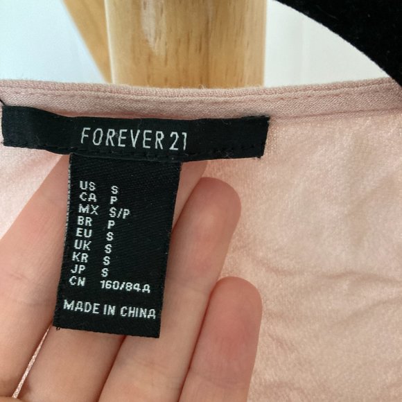 Crop top - Picture 2 of 3